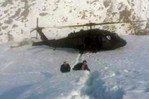 Başbakan Yıldırım'ı taşıyan helikopter araziye inmek zorunda kaldı