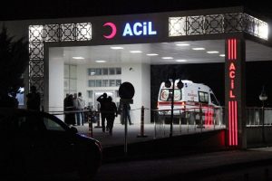G&uuml;bre d&ouml;kme kavgası kanlı bitti: 2 &ouml;l&uuml;, 1 ağır yaralı