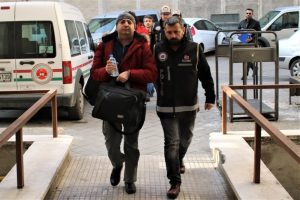 Bursa'da g&ouml;zaltındaki 3 eski m&uuml;ft&uuml;l&uuml;k &ccedil;alışanı adliyeye sevk edildi