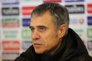 Ersun Yanal kendi rekoruna g&ouml;z dikti