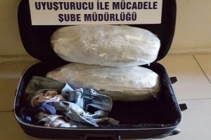 Yolcu otob&uuml;s&uuml;nde 7 kilo uyuşturucu ele ge&ccedil;irildi