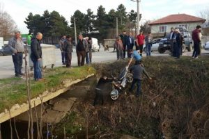 Kanala u&ccedil;an motosikletli hayatını kaybetti
