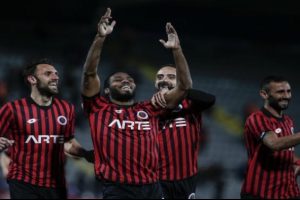 Gen&ccedil;lerbirliği, Akhisar'ı rahat ge&ccedil;ti