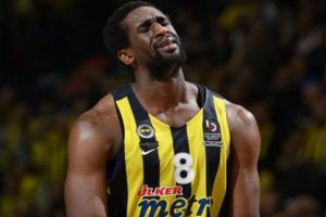 Ekpe Udoh hastaneye kaldırıldı!