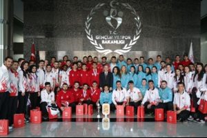 Bakan Kılı&ccedil;, başarılı sporcuları kabul etti