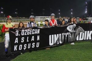 Atlar, &Ouml;zgecan Aslan i&ccedil;in yarıştı