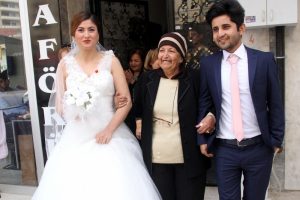 Baba evinden değil dernekten gelin &ccedil;ıktı