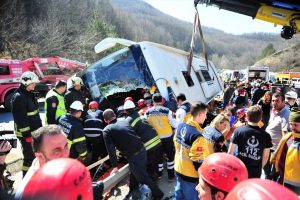 Bursa'da kanseri yenen kadın kazada can verdi