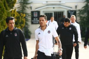 Beşiktaş Yunanistan'a gitti: Caner Erkin de kadroda