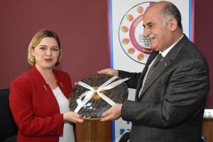 B&ouml;ke: "Maalesef siyasette kadın yok"