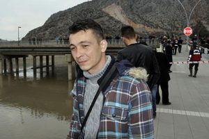 İş başvurusuna giderken hayat kurtaran kişiye iş &ouml;d&uuml;l&uuml;