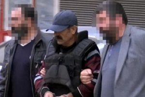 Katil babaya: "Annemi &ouml;ld&uuml;rm&uuml;şs&uuml;n, anlat iyi anlat"