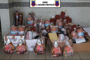 Domuz etlerini lokantalara satacaklardı