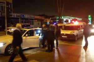 Plakası bantla değiştirilen otomobil polisi alarma ge&ccedil;irdi