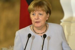 Merkel: Nazi benzetmesi &uuml;z&uuml;c&uuml;