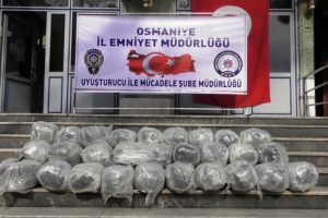 Minib&uuml;ste 143 kilo esrar ele ge&ccedil;irildi