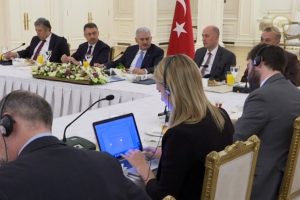 Başbakan, yabancı medya mensuplarıyla bir araya geldi