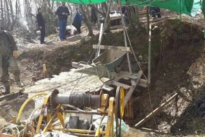 Define bulma hayali ile 20 metre kuyu kazdılar