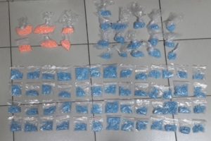 İzmir'de zehir tacirlerine operasyon