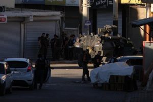 Diyarbakır'da ter&ouml;r operasyonu: 19 g&ouml;zaltı