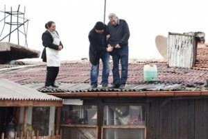 &Ouml;zal'ın danışmanının oğlu kendini yakmaya kalktı
