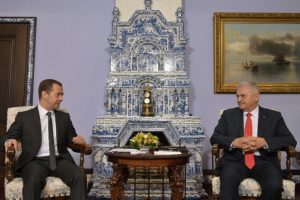 Yıldırım ve Medvedev telefonda g&ouml;r&uuml;şt&uuml;: Yasak kalktı