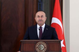Bakan &Ccedil;avuşoğlu'ndan &ouml;ğrencilere 'Arda Turan' s&ouml;z&uuml;