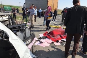 İpekyolu'nda trafik kazası: 1 &ouml;l&uuml;, 10 yaralı