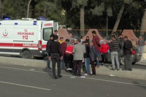 Otomobil kamyonetle &ccedil;arpıştı: 5 yaralı