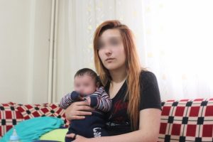 Eroin bağımlısı bebek hayata tutundu