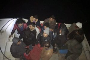 18 ka&ccedil;ak g&ouml;&ccedil;men yakalandı