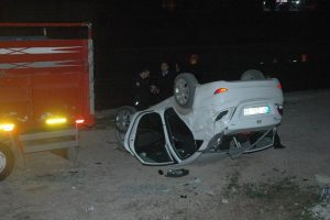 Trafik uygulamasından ka&ccedil;an otomobil takla attı