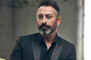 Cem Yılmaz  takip&ccedil;ilerine k&uuml;fretti