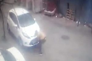 İstanbul'da plaka hırsızlığı kamerada