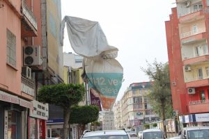 İskenderun'da fırtına hayatı olumsuz etkiliyor