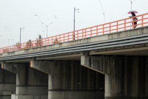 Bulunan el bombasını sosyal medyadan canlı yayınladı