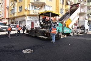 Bursa Gemlik'te Eski Pazar Caddesi'nde &ccedil;alışmalar tamamlandı