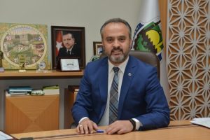 Bursa'da &ccedil;ift&ccedil;ilere meyve budama sertifikası