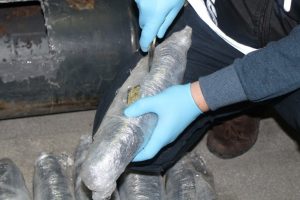 İzmir'e uyuşturucu sokmaya &ccedil;alışırken yakalandı