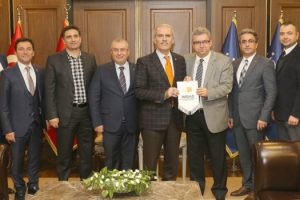 Bursa B&uuml;y&uuml;kşehir Belediye Başkanı Altepe, kentsel d&ouml;n&uuml;ş&uuml;me dikkat &ccedil;ekti