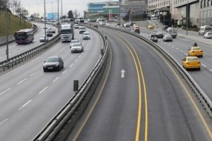 İBB'den motosiklet s&uuml;r&uuml;c&uuml;lerine &ouml;zel bariyer