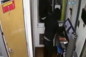 Silahlı soyguncular restoranı b&ouml;yle soydu