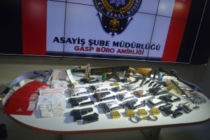 '&Ccedil;ete' operasyonu: Aralarında avukatlar da var