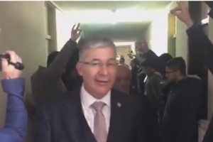 Ak Partili vekilleri Bozkurt selamı ile karşıladılar