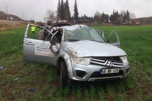 Su birikintisi kazaya neden oldu: 4 yaralı