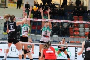 Bursaspor,&nbsp;lider Beylikd&uuml;z&uuml; Voleybol İhtisas'a mağlup oldu