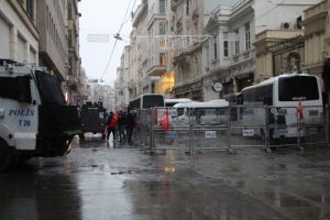 Hollanda Konsolosluğu &ouml;n&uuml;nde g&uuml;venlik &ouml;nlemleri s&uuml;r&uuml;yor