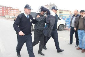 Bursa'dan firar eden kardeşler &ccedil;alıntı kamyonetle yakalandı