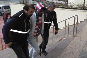 2 yıl boyunca 6 kimlikle yaşadı