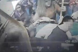 Kocaeli'de otob&uuml;s şof&ouml;r&uuml; rahatsızlanan yolcuyu hastaneye yetiştirdi
